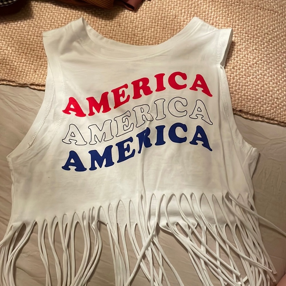 Very fun American shirt, cropped and very soft